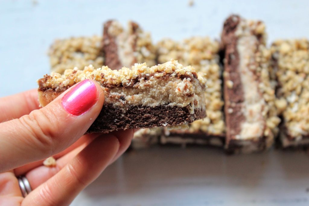 Barras de proteína de massa de biscoito de chocolate - SpamellaB's Health Food Blog 4