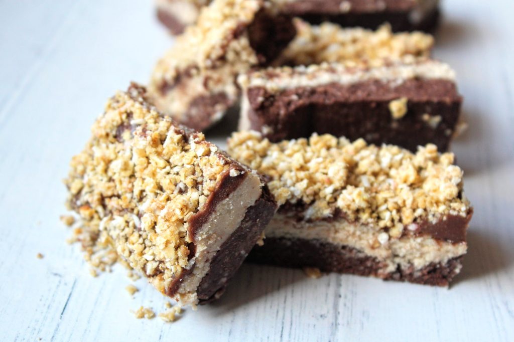 Barras de proteína de massa de biscoito de chocolate - SpamellaB's Health Food Blog 3